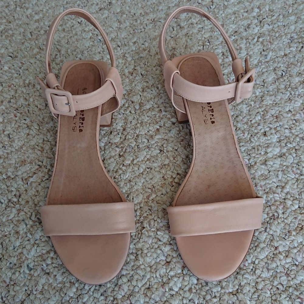 Alysi Beige/light peach color buckle Sandals size 38